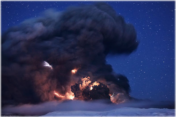 Foto nocturna del volcan. Fuente Pressan.is