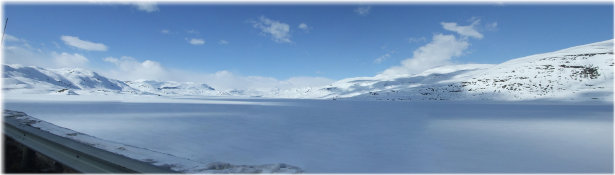 Lago Tyin (cerca de Jotunheimen) en invierno