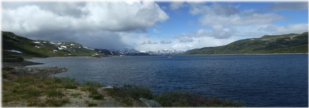 Lago Tyin (cerca de Jotunheimen) en verano