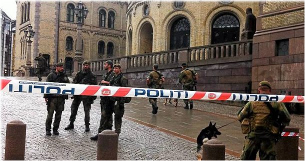 Soldados en el parlamento, foto de Aftenposten