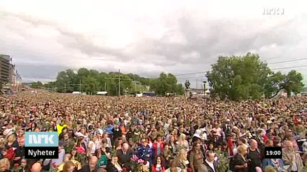 150.000 personas detrás del ayuntamiento de Oslo