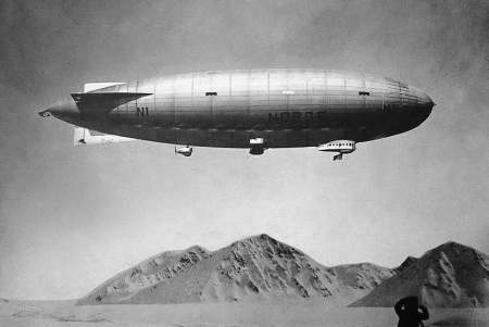 sobrevolando el Polo Norte en dirigible