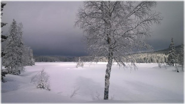 El lago Katnosa congelado.